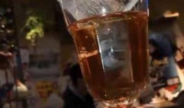 调酒紫皮爆料怎么做视频,跟随调酒大师学习制作经典鸡尾酒